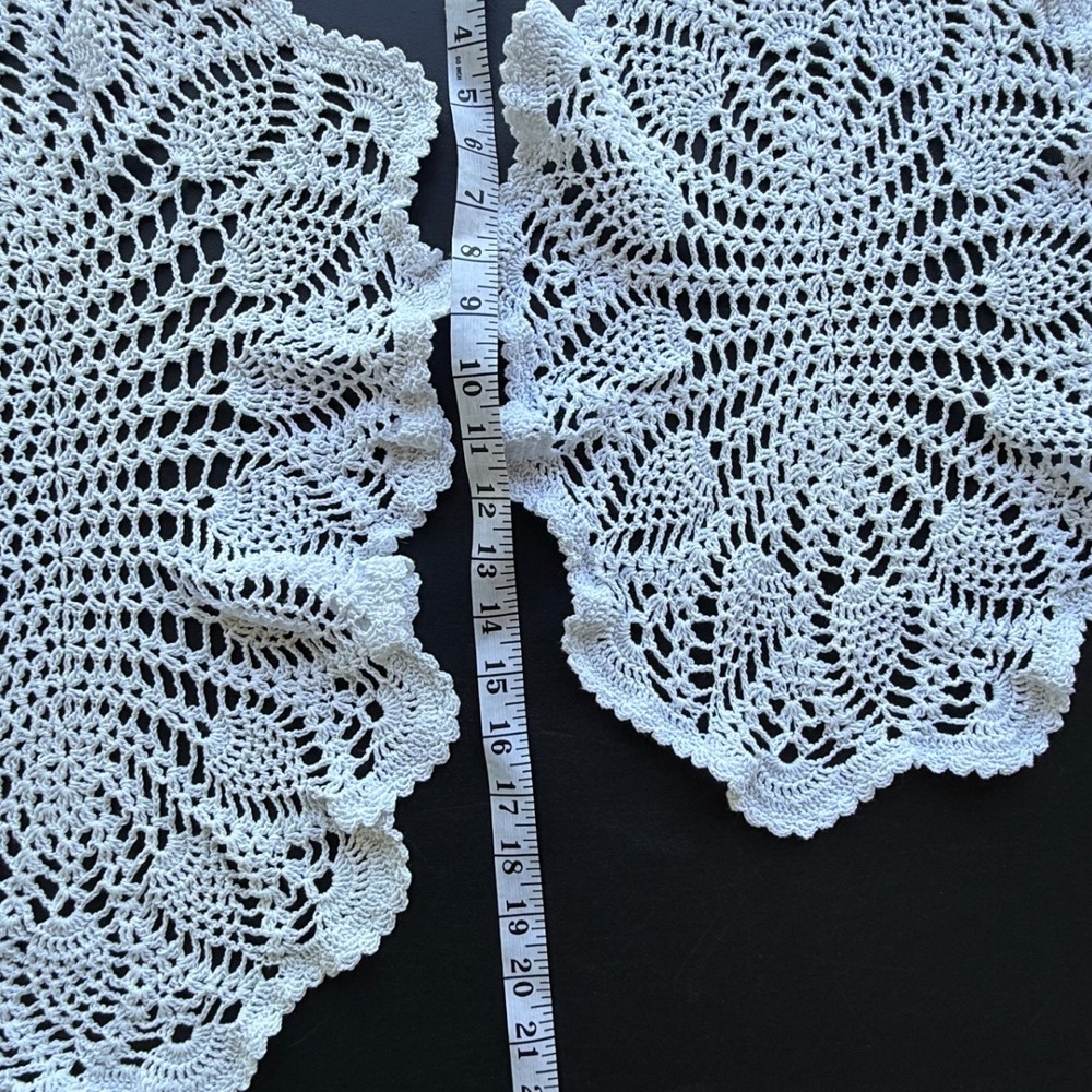 Vintage White Crochet Lace Oval Doilies Set of 2 Handmade Table Linens - Picture 2 of 4